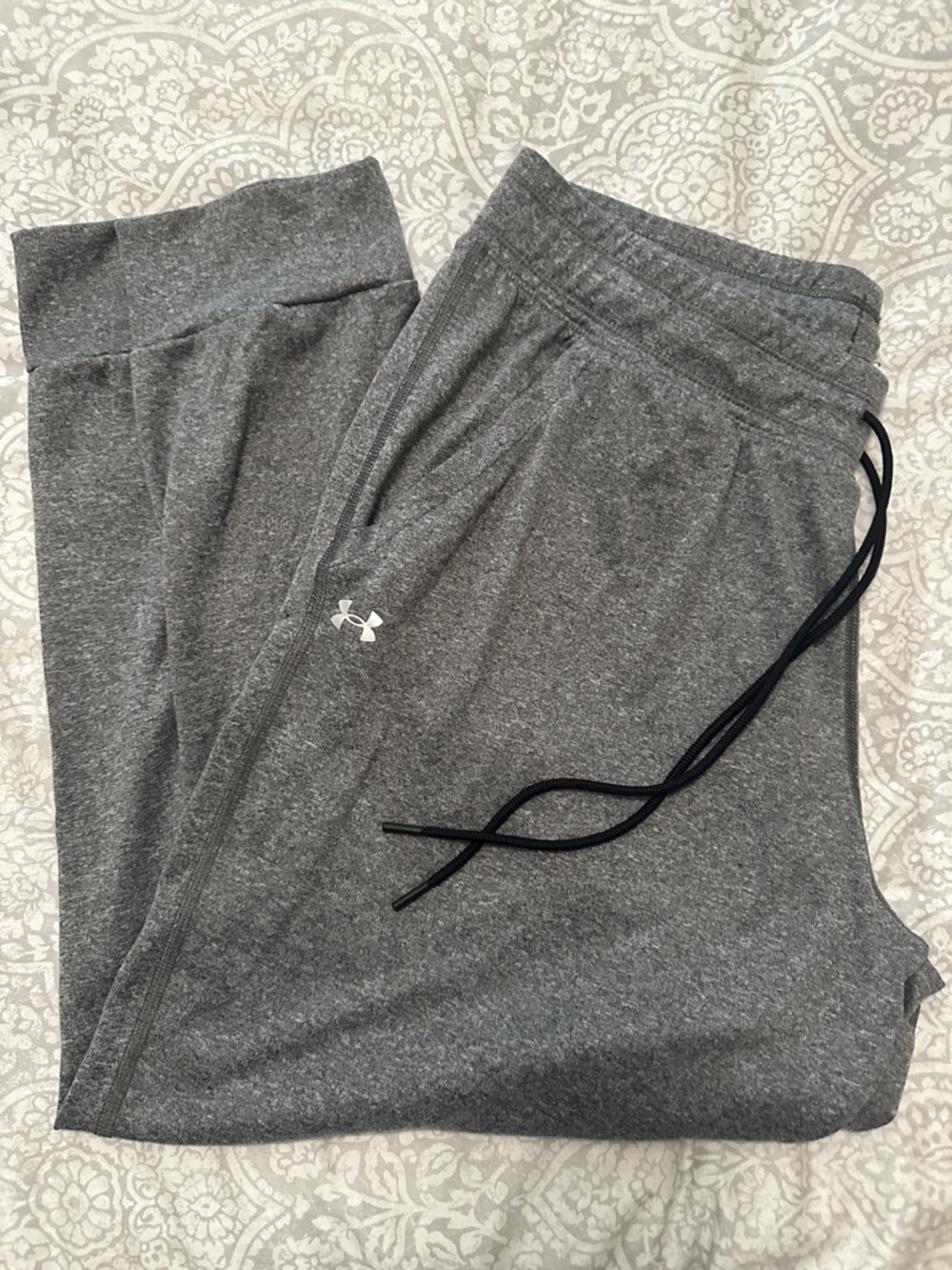 Under Armour Heatgear Charcoal Gray Athletic Joggers with Drawstring